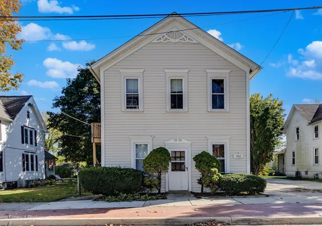 Photo 2 of Multi family home for sale at 327 Jefferson St, Algonquin, IL 60102 | MLS# 12789297 | Listing updated on 2026-10-20