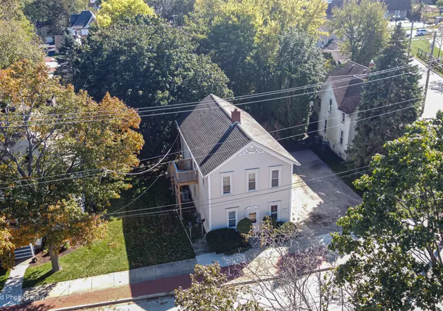 Photo 4 of Multi family home for sale at 327 Jefferson St, Algonquin, IL 60102 | MLS# 12789297 | Listing updated on 2026-10-20