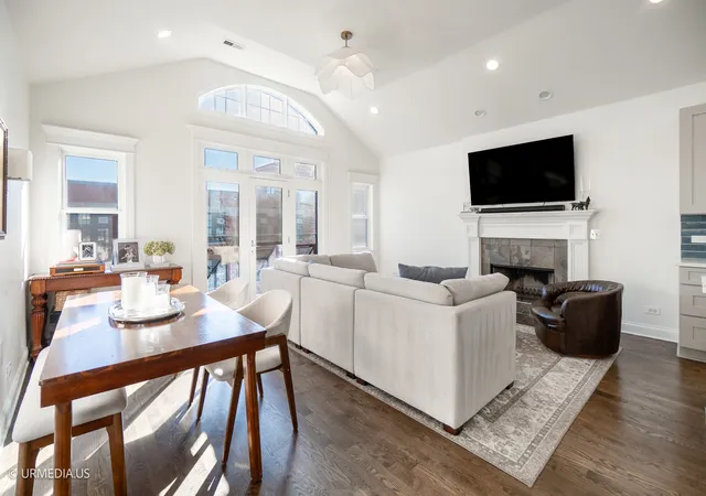 Listing Photo 4 - Condo for sale in building located at 3316 N Clifton Ave, Chicago, IL 60657 - Unit #3