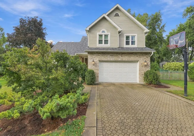 Photo 1 of Single family home for sale at 7810 Regency Grv Dr, Darien, IL 60561 | MLS# 12789299 | Listing updated on 2026-10-22