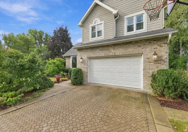 Photo 2 of Single family home for sale at 7810 Regency Grv Dr, Darien, IL 60561 | MLS# 12789299 | Listing updated on 2026-10-22