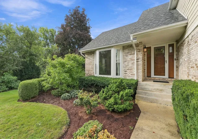 Photo 3 of Single family home for sale at 7810 Regency Grv Dr, Darien, IL 60561 | MLS# 12789299 | Listing updated on 2026-10-22