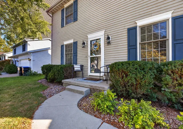 Photo 1 of Single family home for sale at 1211 Challis Dr, Bloomington, IL 61704 | MLS# 12789316 | Listing updated on 2026-10-21