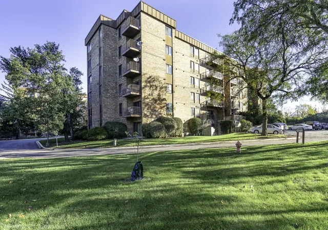 Photo 1 of Condo for sale at 425 Walnut Crk Ln #1305, Lisle, IL 60532 | MLS# 12789319 | Listing updated on 2026-10-20