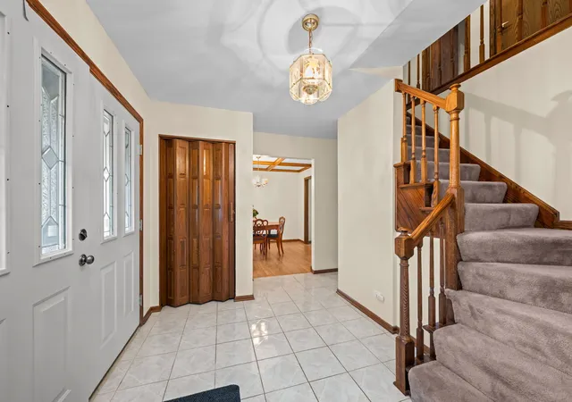 Photo 2 of Single family home for sale at 330 Ventura Clb Dr, Roselle, IL 60172 | MLS# 12789326 | Listing updated on 2026-10-29