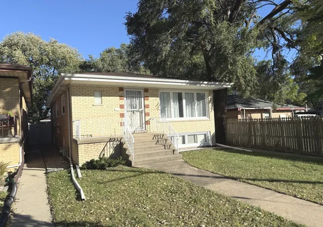 Photo 2 of Single family home for sale at 8037 Natchez Ave, Burbank, IL 60459 | MLS# 12789329 | Listing updated on 2026-10-23