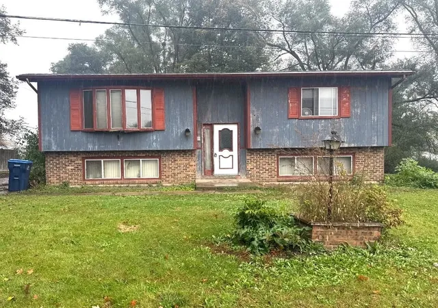 Single family home for sale at 2418 Alton Rd, McHenry, IL 60050 | MLS# 12789331