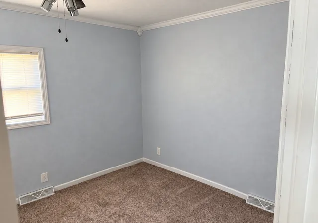 Photo 3 of Single family home for sale at 417 W Washington St, Clinton, IL 61727 | MLS# 12789340 | Listing updated on 2026-10-28