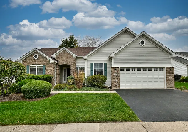 Single family home for sale at 12411 Cold Springs Dr, Huntley, IL 60142 | MLS# 12789341