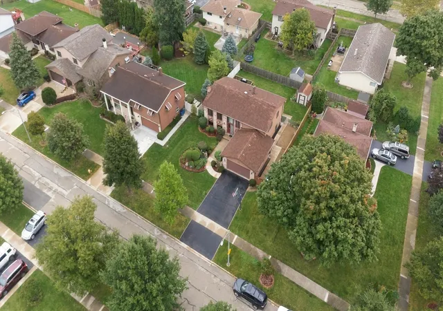 Photo 4 of Single family home for sale at 1207 N Fischer Dr, Addison, IL 60101 | MLS# 12789345 | Listing updated on 2026-10-29