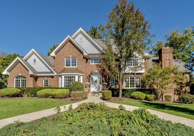 Single family home for sale at 2637 Wallace Dr, Flossmoor, IL 60422 | MLS# 12789355