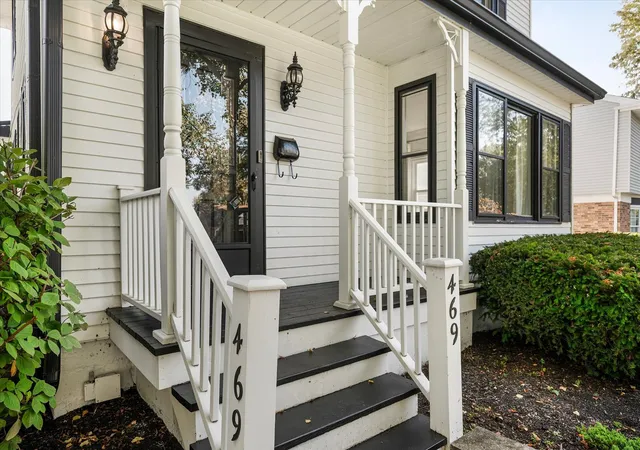 Photo 2 of Single family home for sale at 469 S York St, Elmhurst, IL 60126 | MLS# 12789358 | Listing updated on 2026-10-22