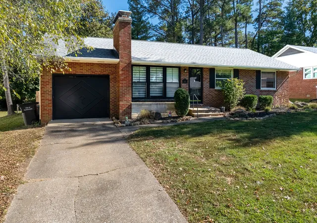 Single family home for sale at 805 S Skyline Dr, Carbondale, IL 62901 | MLS# 12789363