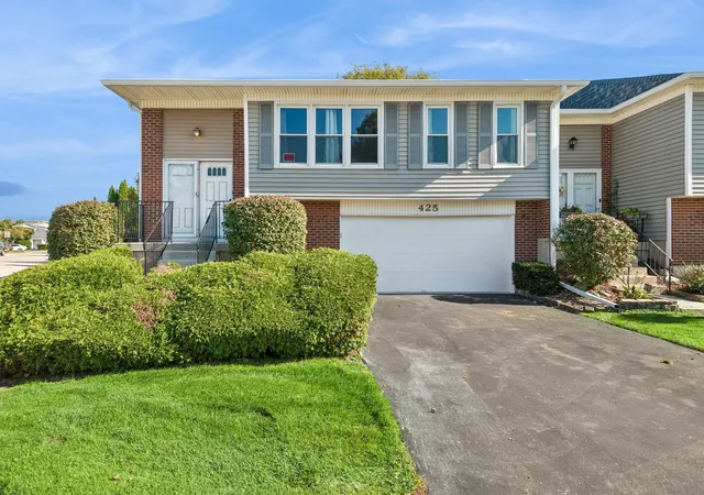 Townhouse for sale at 425 Monet Cir #425, Bolingbrook, IL 60440 | MLS# 12789366