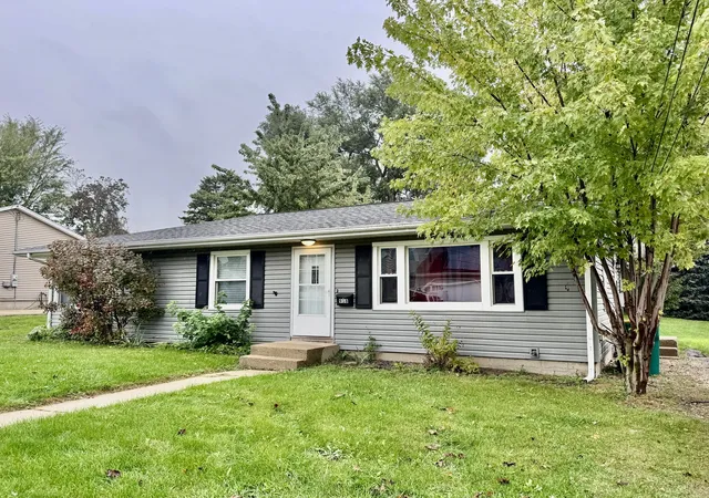 Single family home for sale at 918 Townsend St, Sycamore, IL 60178 | MLS# 12789370