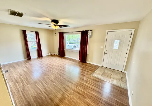 Photo 3 of Single family home for sale at 918 Townsend St, Sycamore, IL 60178 | MLS# 12789370 | Listing updated on 2026-10-21