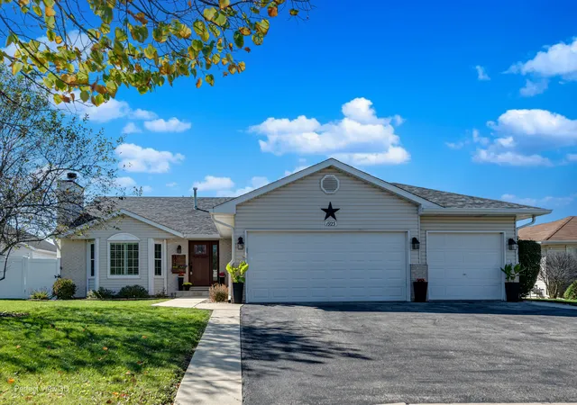 Photo 1 of Single family home for sale at 1923 Cumberland Dr, Plainfield, IL 60586 | MLS# 12789372 | Listing updated on 2026-10-22