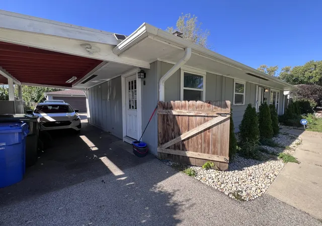 Photo 3 of Single family home for sale at 2335 Arrow St, Carpentersville, IL 60110 | MLS# 12789373 | Listing updated on 2026-10-20