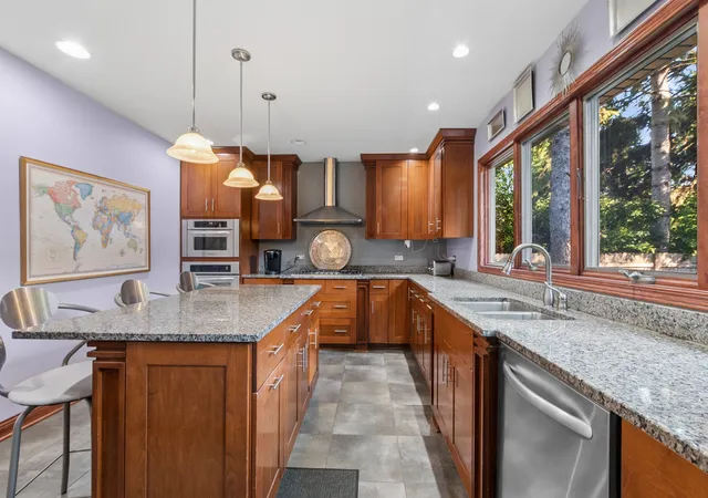 Photo 4 of Single family home for sale at 11933 S Harold Ave, Palos Heights, IL 60463 | MLS# 12789388 | Listing updated on 2026-10-27