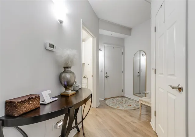 Listing Photo 4 - Condo for sale in building located at 819 Graceland Ave, Des Plaines, IL 60016 - Unit #406