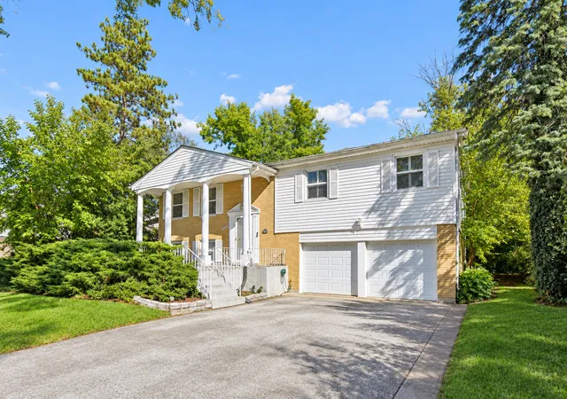 Single family home for sale at 18759 May Ave, Homewood, IL 60430 | MLS# 12789406