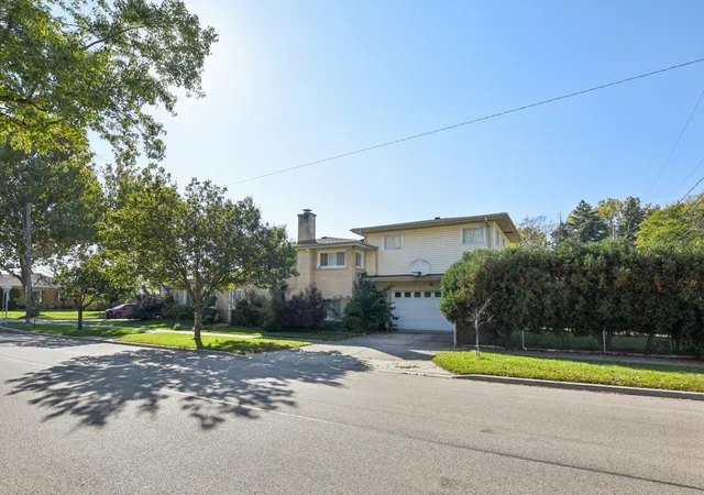 Photo 3 of Single family home for sale at 8440 Le Claire Ave, Skokie, IL 60077 | MLS# 12789412 | Listing updated on 2026-10-28
