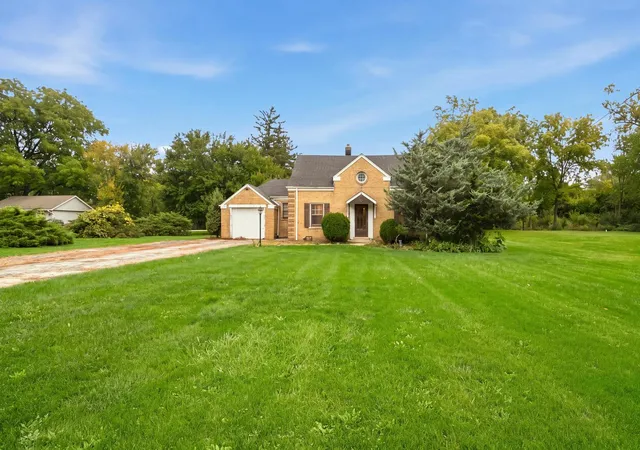 Photo 2 of Single family home for sale at 300 E Camp Mcdonald Rd, Prospect Heights, IL 60070 | MLS# 12789417 | Listing updated on 2026-10-22