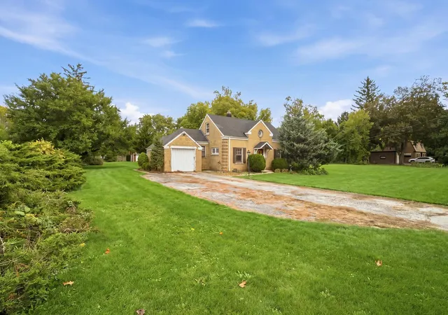 Photo 3 of Single family home for sale at 300 E Camp Mcdonald Rd, Prospect Heights, IL 60070 | MLS# 12789417 | Listing updated on 2026-10-22