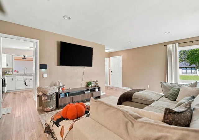 Photo 4 of Sale Pending at 2740 32nd Avenue Ct, Rock Island, IL 61201 | MLS# 12789418 | Listing updated on 2026-10-22