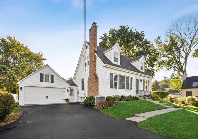 Photo 3 of Single family home for sale at 1121 S Villa Ave, Villa Park, IL 60181 | MLS# 12789422 | Listing updated on 2026-10-22