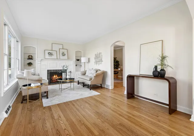 Photo 4 of Single family home for sale at 1121 S Villa Ave, Villa Park, IL 60181 | MLS# 12789422 | Listing updated on 2026-10-22