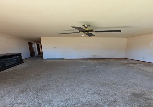 Photo 3 of Single family home for sale at 1233 Commercial St, Sycamore, IL 60178 | MLS# 12789423 | Listing updated on 2026-10-22