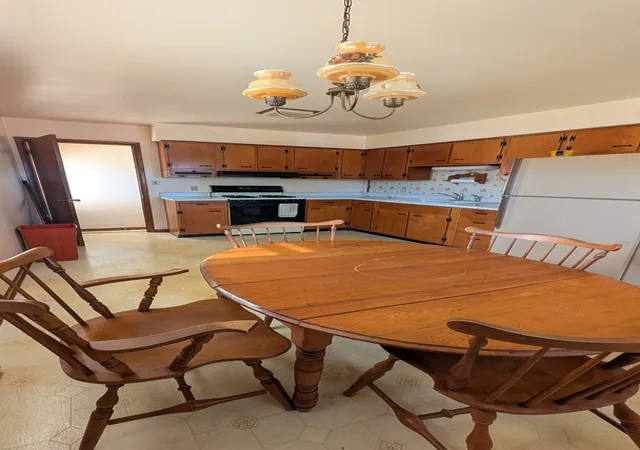 Photo 3 of Single family home for sale at 1233 Commercial St, Sycamore, IL 60178 | MLS# 12789423 | Listing updated on 2026-10-22
