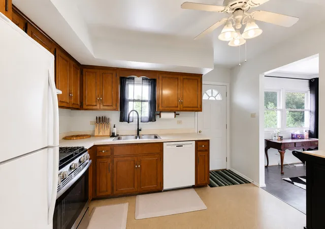 Photo 3 of Single family home for sale at 17730 Cherrywood Ln, Homewood, IL 60430 | MLS# 12789430 | Listing updated on 2026-10-27