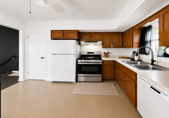 Photo 4 of Single family home for sale at 17730 Cherrywood Ln, Homewood, IL 60430 | MLS# 12789430 | Listing updated on 2026-10-27