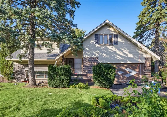 Photo 2 of Single family home for sale at 2720 Appletree Ln, Northbrook, IL 60062 | MLS# 12789446 | Listing updated on 2026-10-22