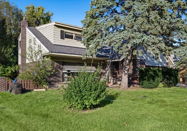 Photo 3 of Single family home for sale at 2720 Appletree Ln, Northbrook, IL 60062 | MLS# 12789446 | Listing updated on 2026-10-22