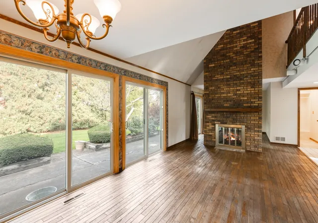 Photo 2 of Single family home for sale at 26 Southgate Crse, St. Charles, IL 60174 | MLS# 12789448 | Listing updated on 2026-10-29