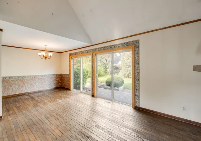 Photo 3 of Single family home for sale at 26 Southgate Crse, St. Charles, IL 60174 | MLS# 12789448 | Listing updated on 2026-10-29