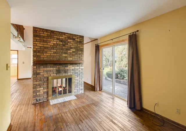 Photo 4 of Single family home for sale at 26 Southgate Crse, St. Charles, IL 60174 | MLS# 12789448 | Listing updated on 2026-10-29
