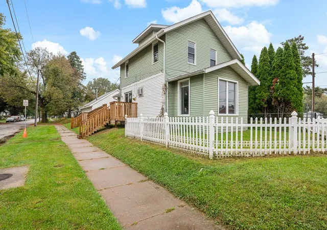 Single family home for sale at 1559 28 Avenue, Moline, IL 61265 | MLS# 12789453