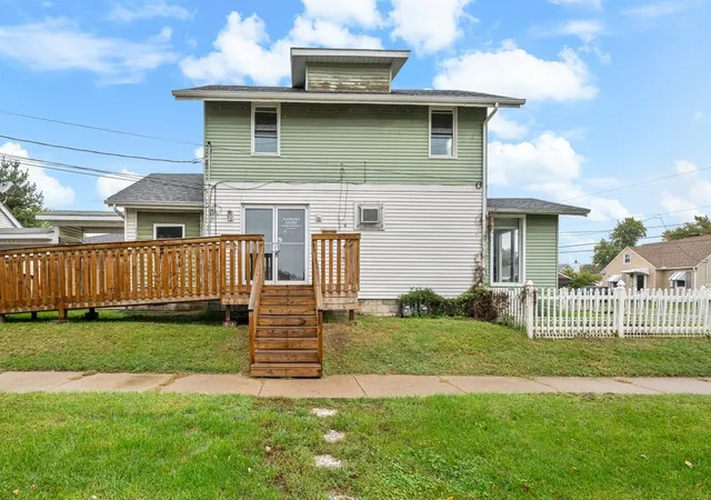 Photo 1 of Single family home for sale at 1559 28 Avenue, Moline, IL 61265 | MLS# 12789453 | Listing updated on 2026-10-21