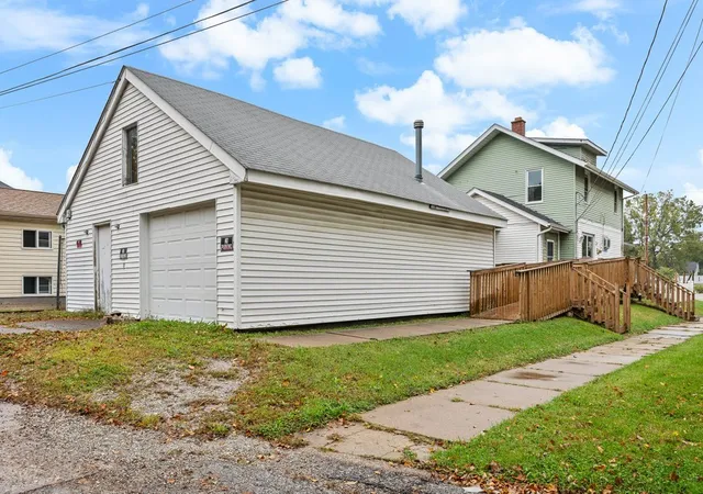 Photo 2 of Single family home for sale at 1559 28 Avenue, Moline, IL 61265 | MLS# 12789453 | Listing updated on 2026-10-21
