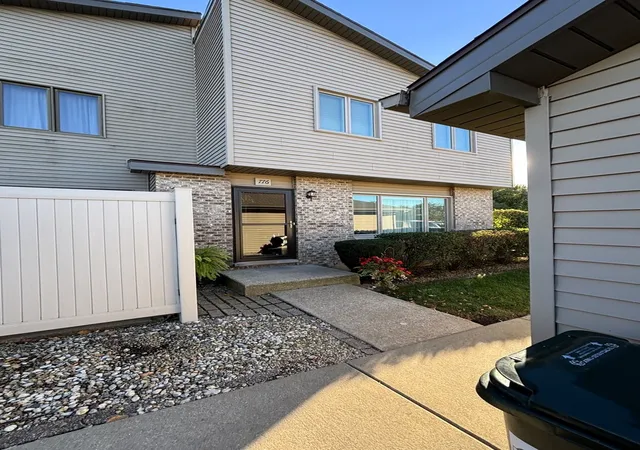 Photo 1 of Condo for sale at 776 Lake Rd #776, New Lenox, IL 60451 | MLS# 12789454 | Listing updated on 2026-10-22