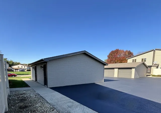 Photo 3 of Condo for sale at 776 Lake Rd #776, New Lenox, IL 60451 | MLS# 12789454 | Listing updated on 2026-10-22