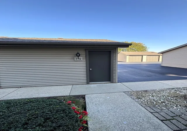 Photo 4 of Condo for sale at 776 Lake Rd #776, New Lenox, IL 60451 | MLS# 12789454 | Listing updated on 2026-10-22