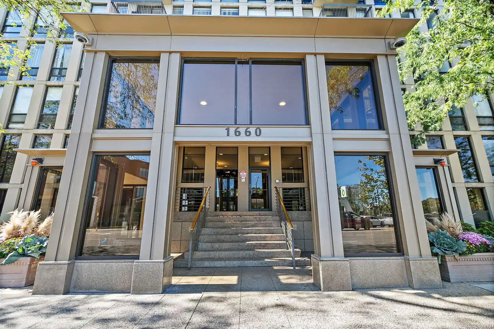 Listing Photo 1 - Condo for sale in 1660 N Lasalle Dr located at 1660 N Lasalle Dr, Chicago, IL 60614 - Unit #305