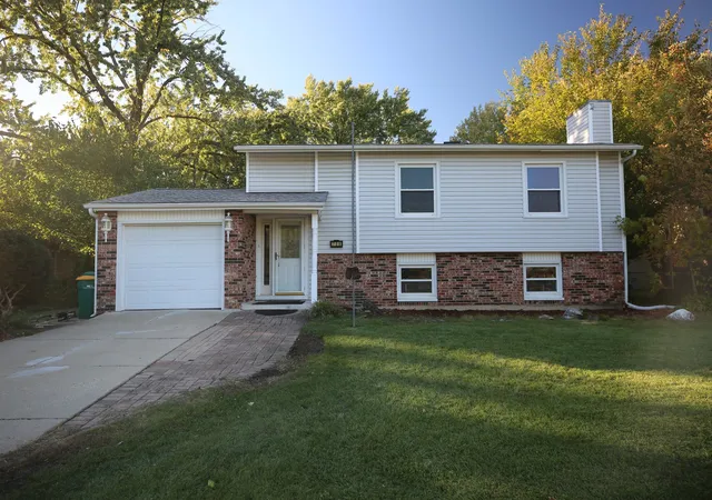 Photo 1 of Single family home for sale at 706 Golfview Ter, Buffalo Grove, IL 60089 | MLS# 12789473 | Listing updated on 2026-10-20