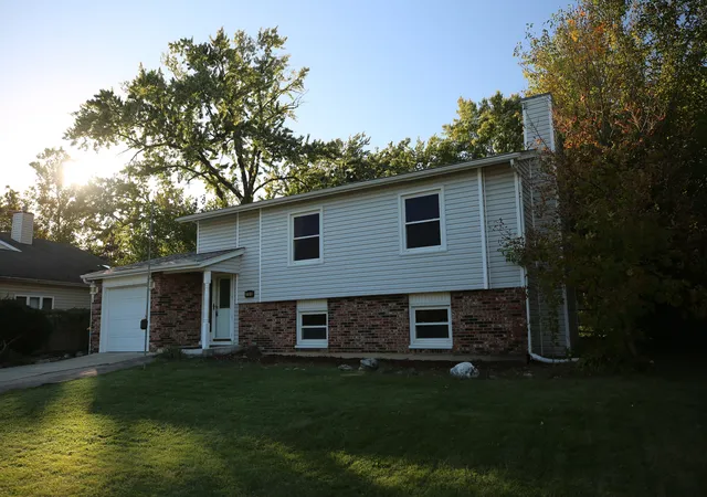 Photo 3 of Single family home for sale at 706 Golfview Ter, Buffalo Grove, IL 60089 | MLS# 12789473 | Listing updated on 2026-10-20