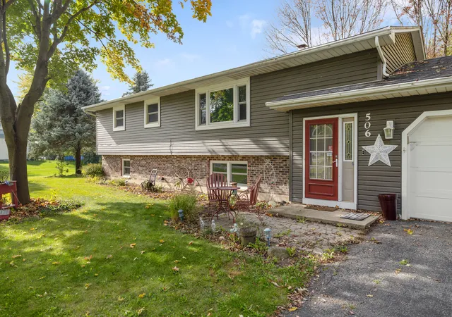 Photo 3 of Single family home for sale at 506 N 2nd Street, Malta, IL 60150 | MLS# 12789477 | Listing updated on 2026-10-30